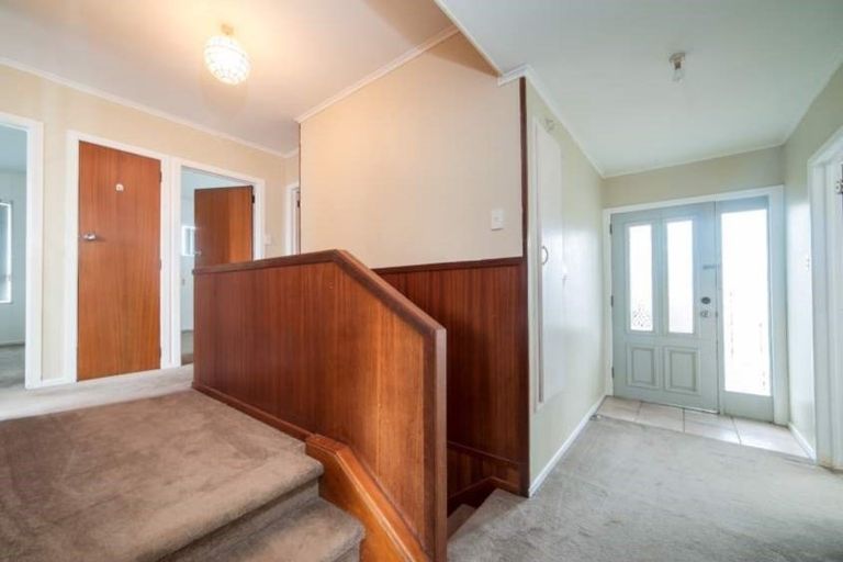Photo of property in 33 Sunnynook Road, Forrest Hill, Auckland, 0620