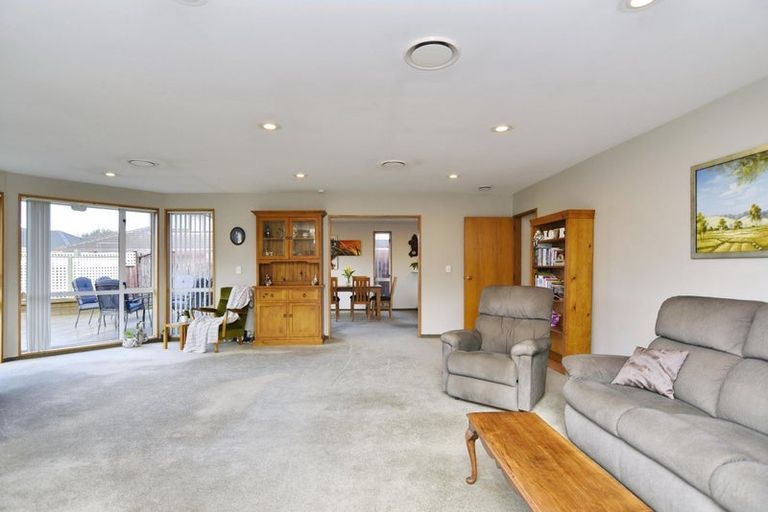 Photo of property in 31 Creese Place, Redwood, Christchurch, 8051