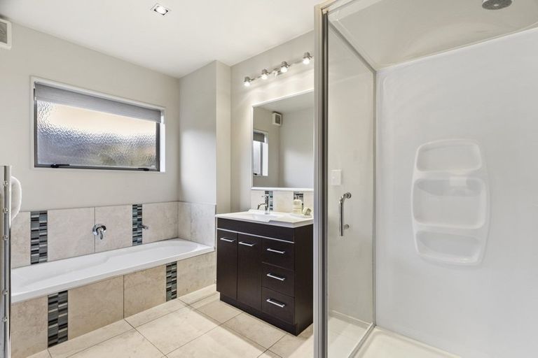 Photo of property in 53 Ina Ville Drive, Pukekohe, 2120