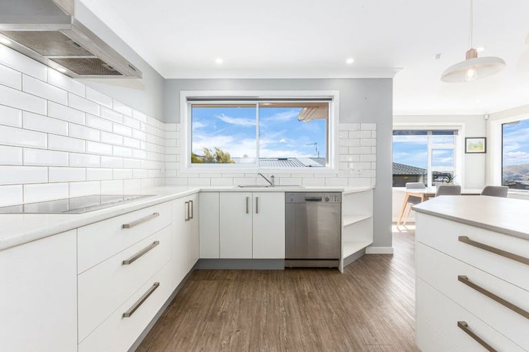 Photo of property in 14 Canary Way, Whitby, Porirua, 5024