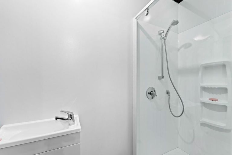 Photo of property in 35 Waimumu Road, Massey, Auckland, 0614