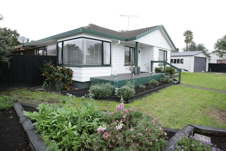 Photo of property in 37 Rosemead Place, Randwick Park, Auckland, 2105