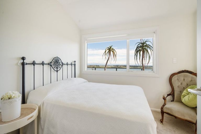 Photo of property in 14 Saint Andrews Hill Road, Mount Pleasant, Christchurch, 8081