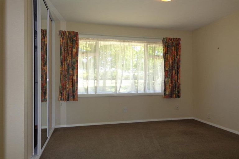 Photo of property in 35 Lochee Road, Upper Riccarton, Christchurch, 8041