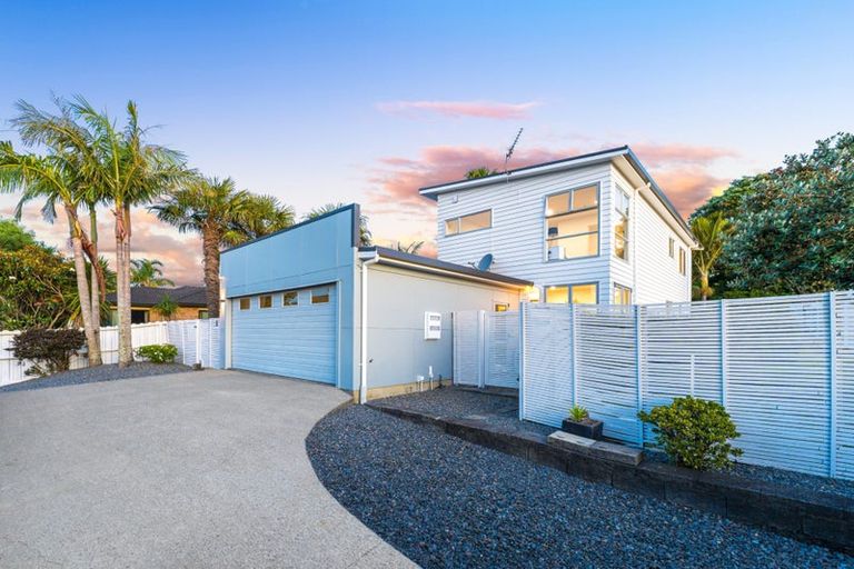 Photo of property in 8 Roy Maloney Drive, Henderson, Auckland, 0612