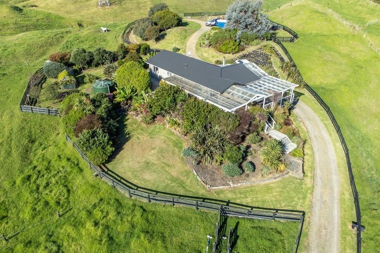 Photo of property in 24 Harakeke Road, Te Horo, Otaki, 5581