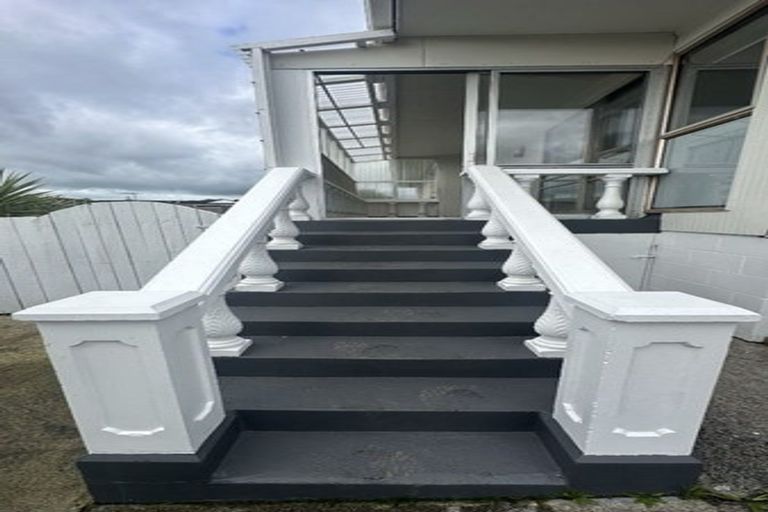 Photo of property in 1/166 Fisher Parade, Farm Cove, Auckland, 2012