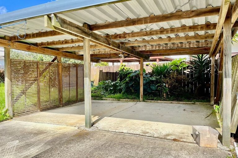 Photo of property in 46 Kelman Road, Kelston, Auckland, 0602