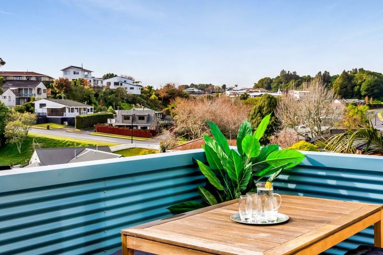Photo of property in 10 Caledonia Place, Highlands Park, New Plymouth, 4312