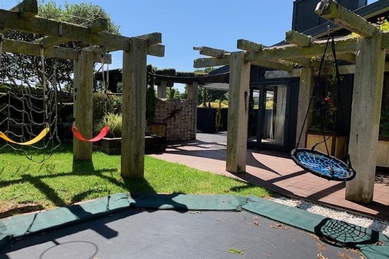 Photo of property in 61a Fairmount Road, Titirangi, Auckland, 0604