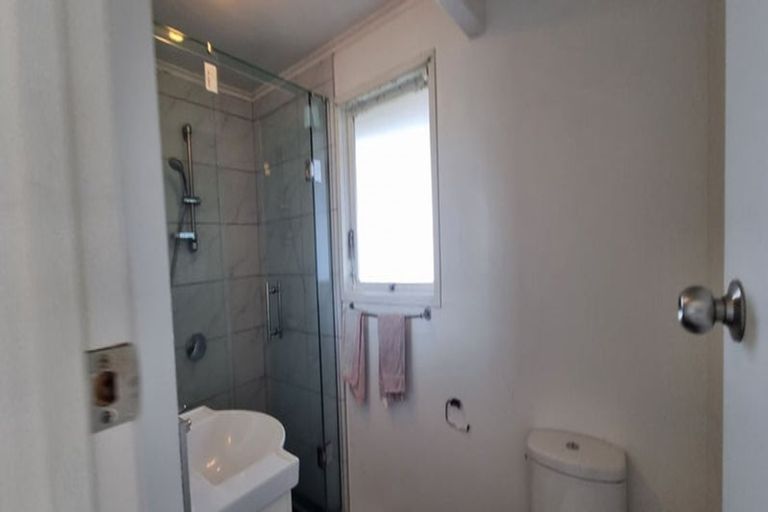 Photo of property in 28 Ellesmere Crescent, Pakuranga Heights, Auckland, 2010