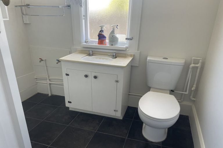 Photo of property in 2 Woodville Street, Edgeware, Christchurch, 8013