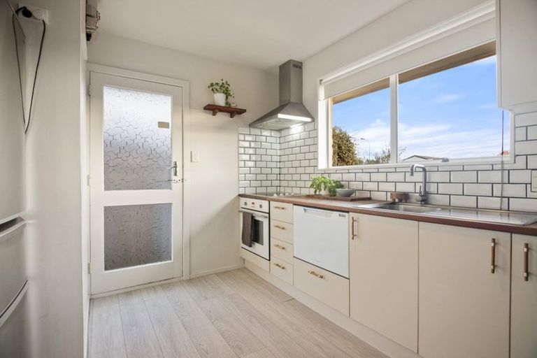 Photo of property in 1/4 Valecrest Avenue, Parklands, Christchurch, 8083