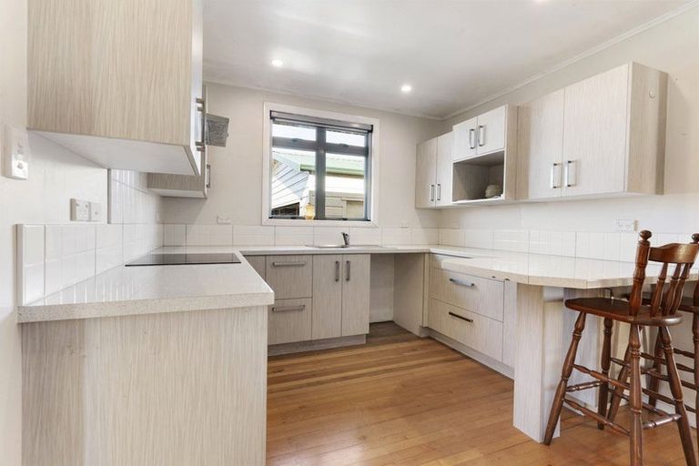 Photo of property in 4 Diamond Street, Carterton, 5713