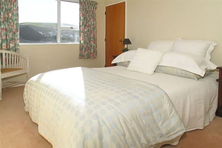 Photo of property in 4 Swinford Crescent, Johnsonville, Wellington, 6037