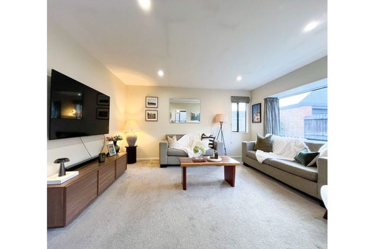 Photo of property in 3/118a Sawyers Arms Road, Northcote, Christchurch, 8052