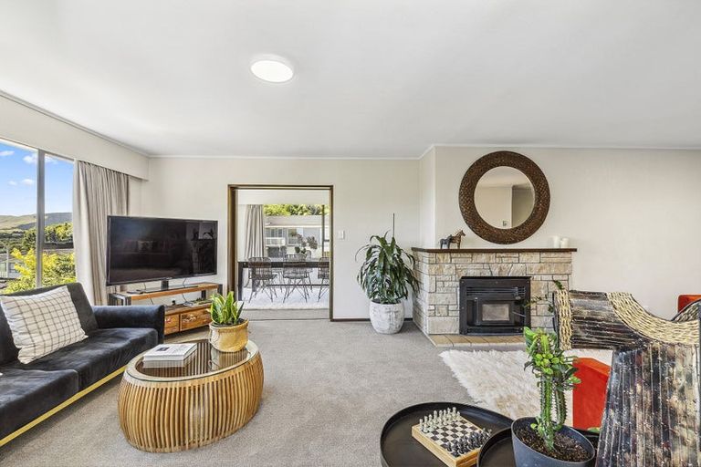 Photo of property in 19 Greyfriars Crescent, Tawa, Wellington, 5028