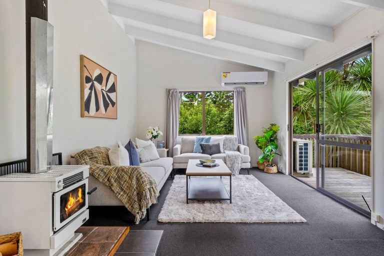 Photo of property in 2/19 Seaview Road, Glenfield, Auckland, 0629