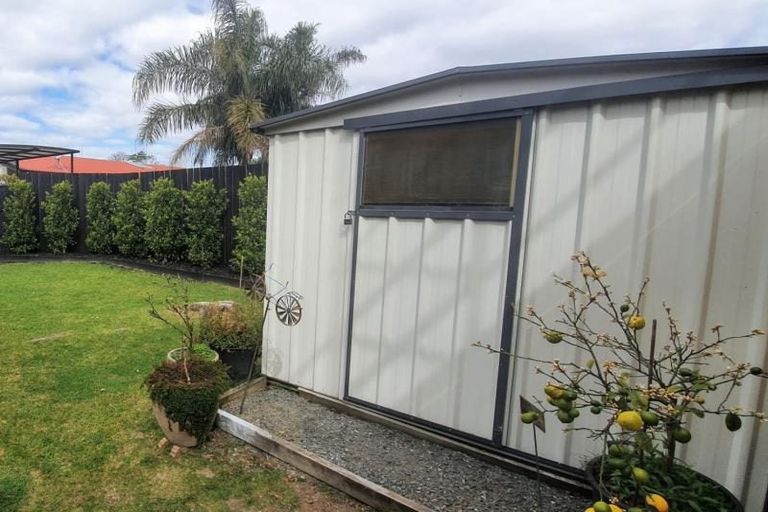 Photo of property in 6 Yeovil Road, Te Atatu Peninsula, Auckland, 0610