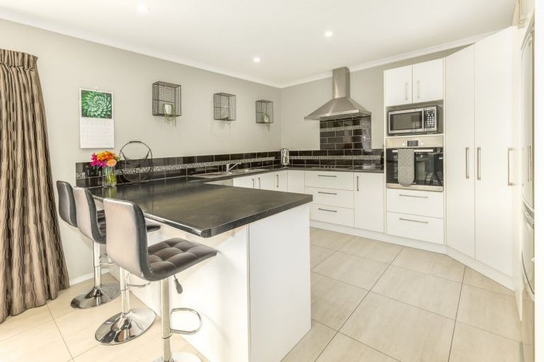 Photo of property in 5 Pearson Place, Paraparaumu, 5032