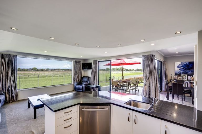 Photo of property in Cheltenham Court, 609 Market Street South, Hastings, 4122