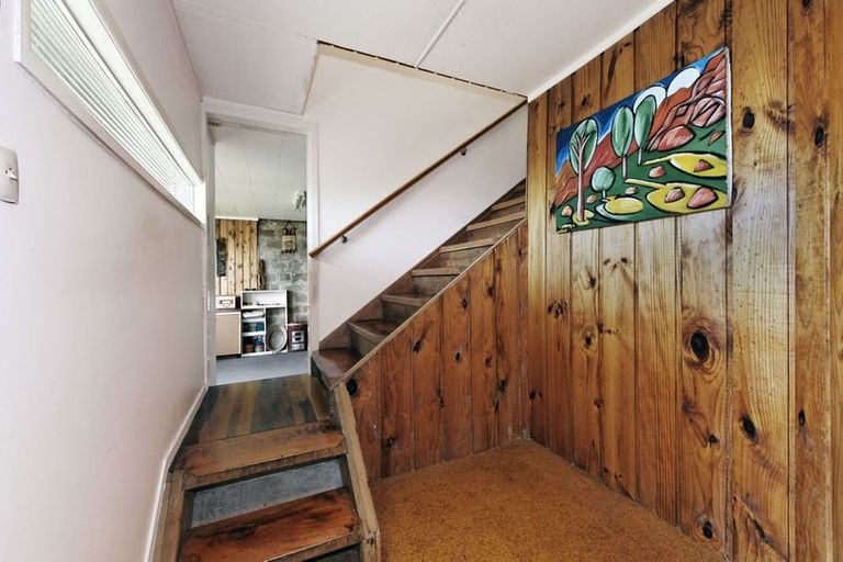 Photo of property in 3 Park Road, Titirangi, Auckland, 0604