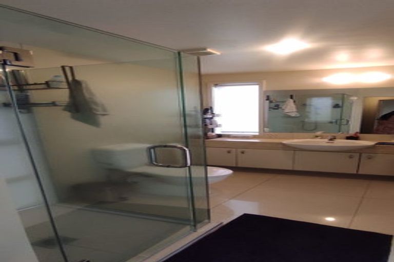 Photo of property in 1/170 East Coast Road, Forrest Hill, Auckland, 0620