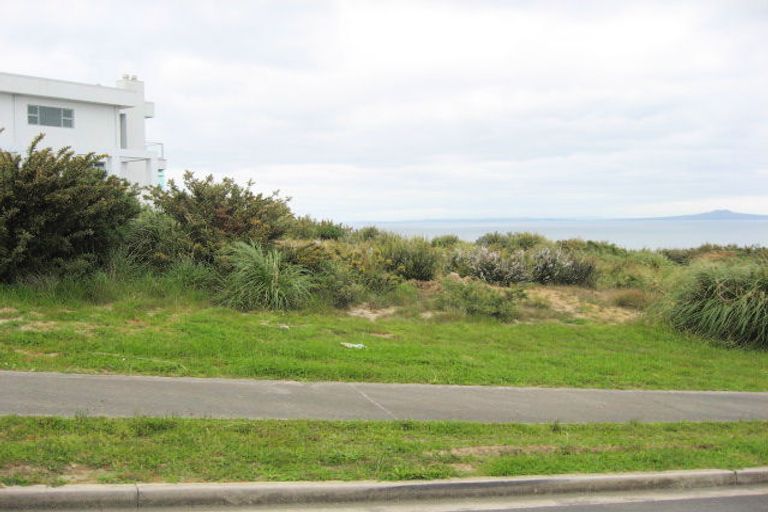 Photo of property in 23 Beauvoir Avenue, Matakatia, Whangaparaoa, 0930