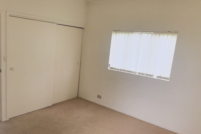 Photo of property in 1/7 Mizpah Road, Waiake, Auckland, 0630