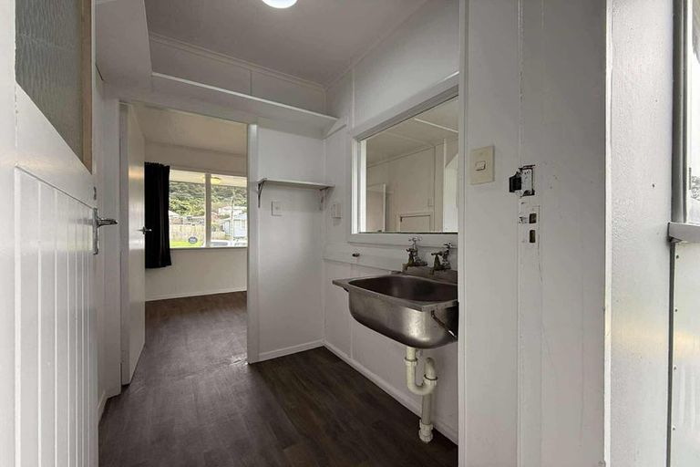 Photo of property in 7 Wainhouse Street, Stokes Valley, Lower Hutt, 5019