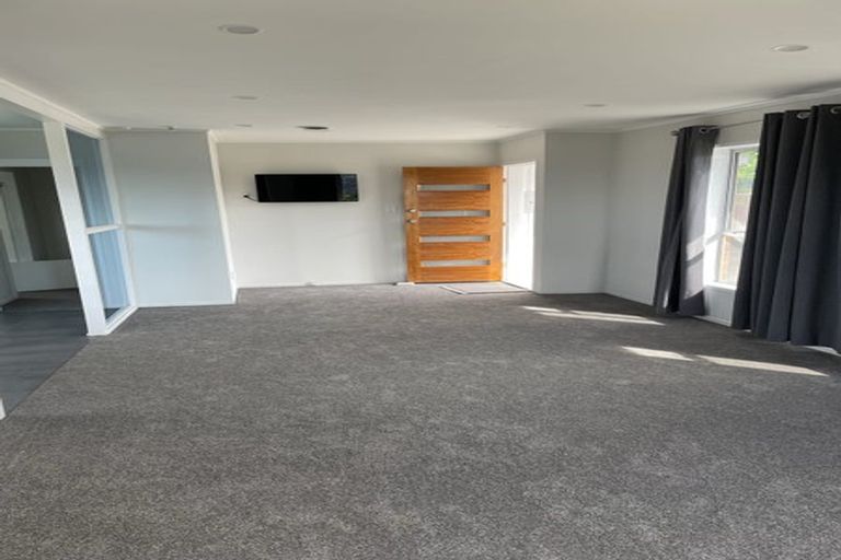Photo of property in 1/4 Pemberton Avenue, Bayview, Auckland, 0629