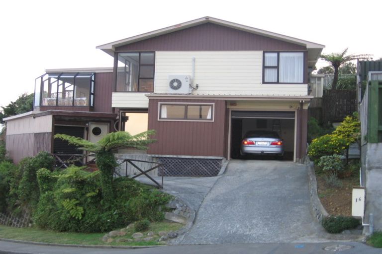 Photo of property in 16 Carluke Street, Paparangi, Wellington, 6037