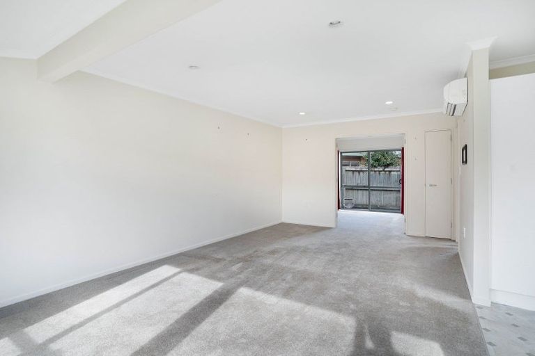 Photo of property in Holdsworth Villas, 46/2 William Donald Drive, Solway, Masterton, 5810