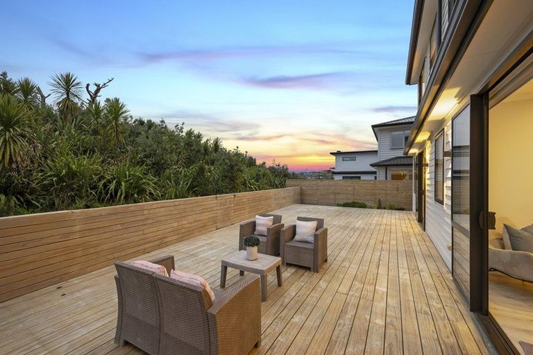 Photo of property in 10 Kina Place, Long Bay, Auckland, 0630