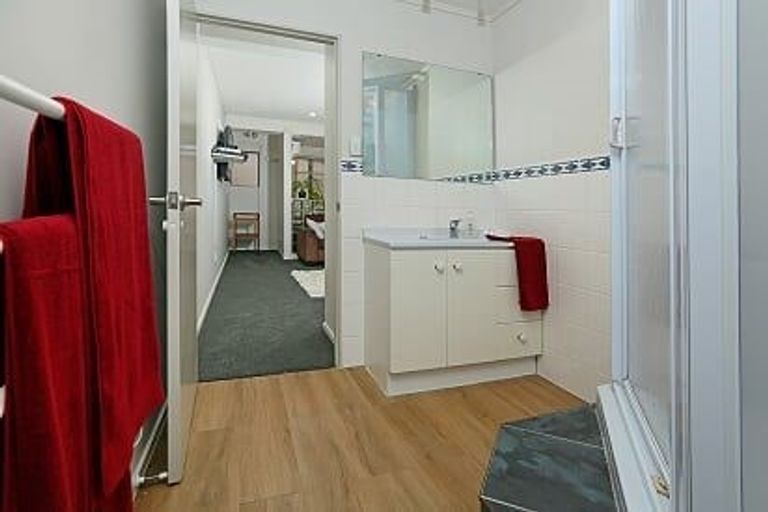 Photo of property in 48 Vintage Drive, Henderson, Auckland, 0612