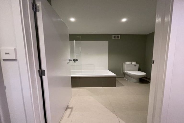 Photo of property in 8 September Place, Forrest Hill, Auckland, 0620