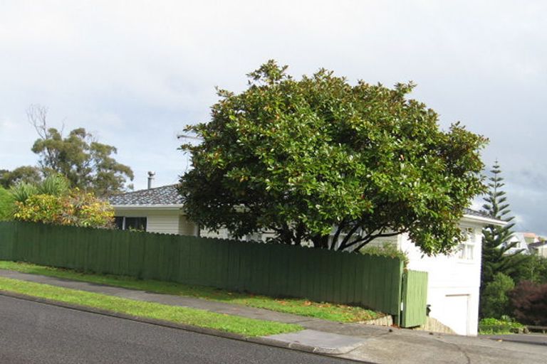Photo of property in 42 Robbies Road, Shelly Park, Auckland, 2014