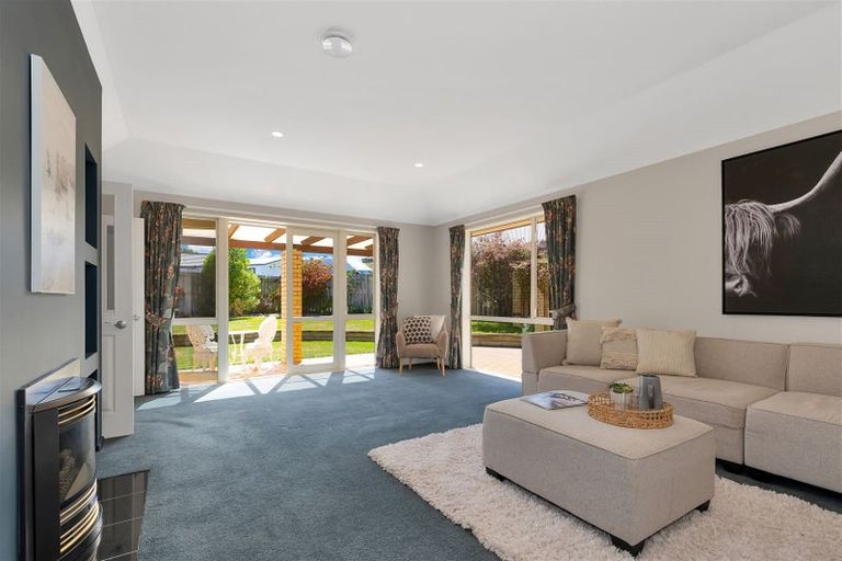 Photo of property in 2 Hillview Place, Amberley, 7410