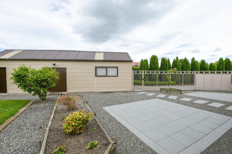 Photo of property in 8 Daffodil Grove, Carterton, 5713