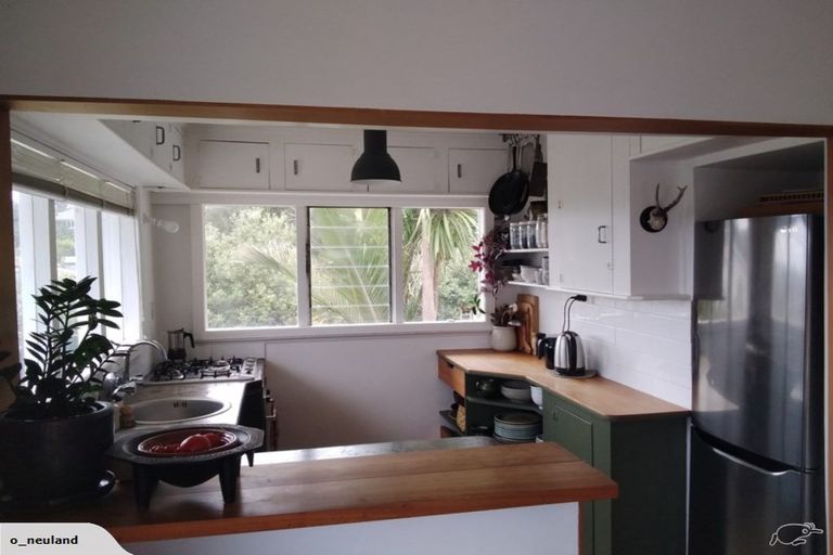 Photo of property in 16 Domain Crescent, Muriwai, Waimauku, 0881