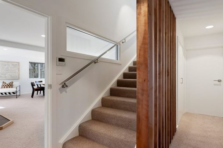 Photo of property in 5 Cedar Drive, Kelvin Heights, Queenstown, 9300