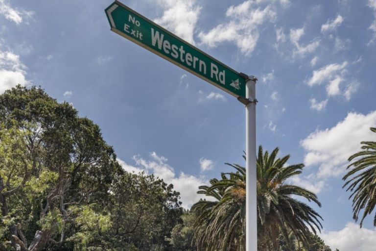 Photo of property in 37 Western Road, Laingholm, Auckland, 0604