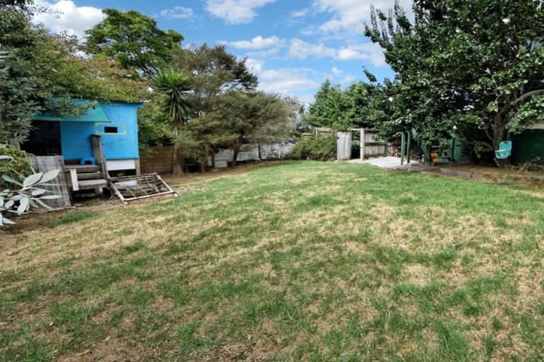 Photo of property in 14 Aldern Road, Massey, Auckland, 0614