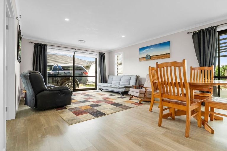 Photo of property in 12 Costello Drive, Ngatea, 3503