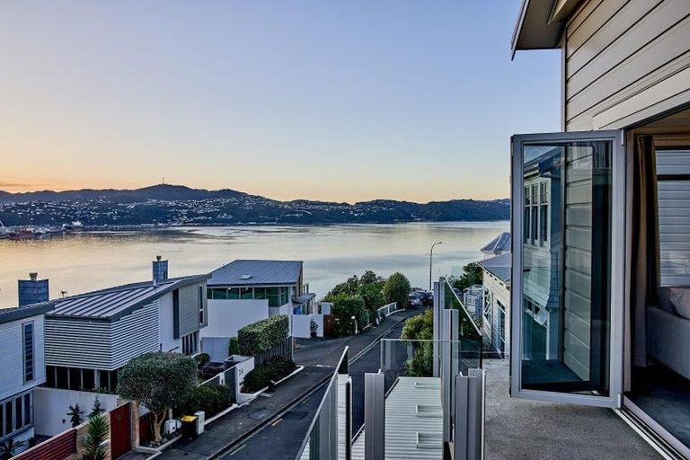 Photo of property in 25 The Crescent, Roseneath, Wellington, 6011