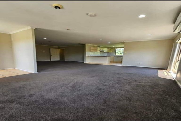 Photo of property in 12 Scotts Field Drive, Takanini, 2112