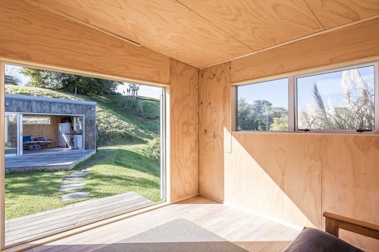 Photo of property in 33a Hicks Crescent, Waikanae Beach, Waikanae, 5036