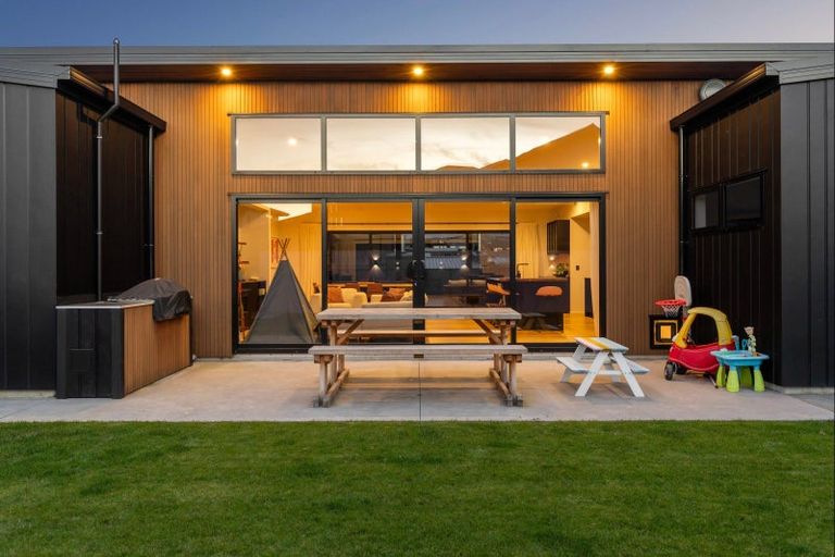 Photo of property in 7 Edenmore Terrace, Fitzherbert, Palmerston North, 4410