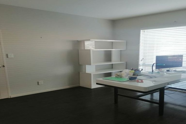 Photo of property in 28 Kilkelly Avenue, Pinehill, Auckland, 0632