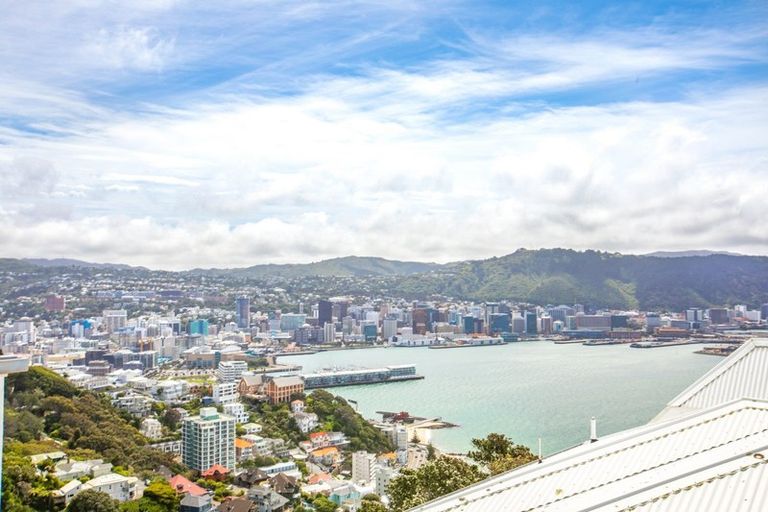 Photo of property in 1b Robieson Lane, Roseneath, Wellington, 6011